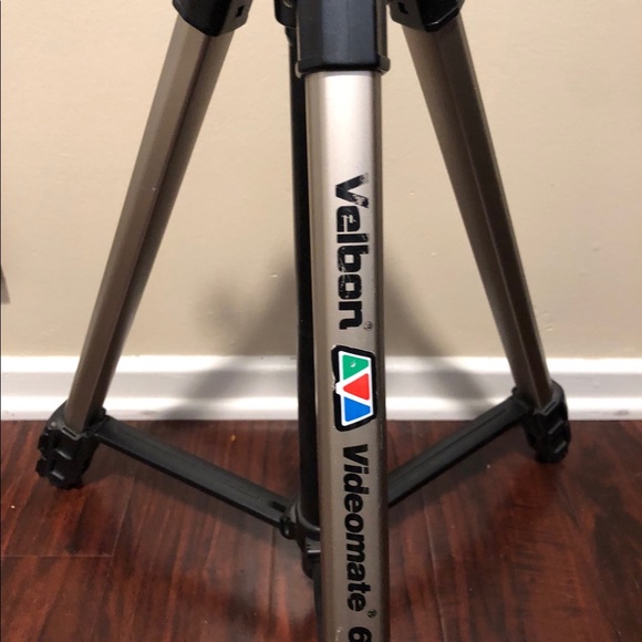 Velbon Tripod - Picture 3 of 3
